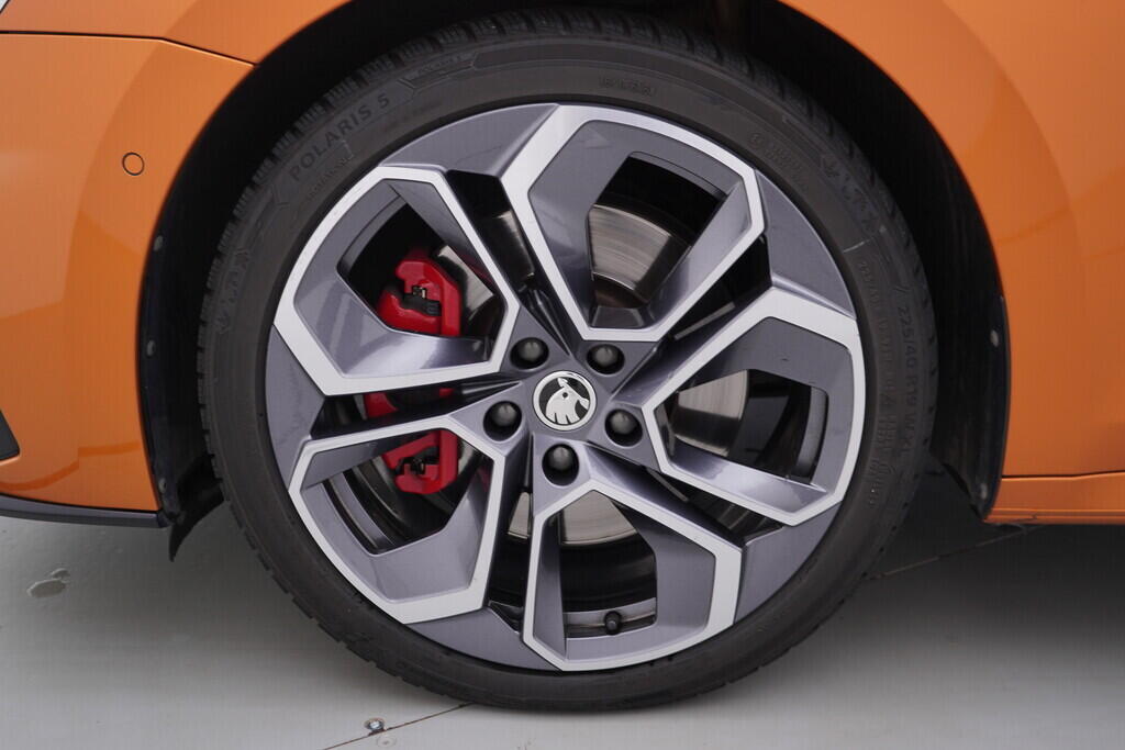 OV190V10093_45.webp_OCTAVIA RS 2.0 TSI 180 kW automat, DPH