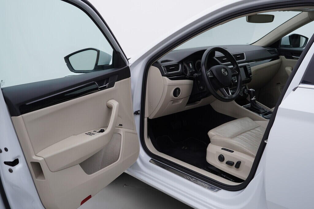 OV190V10094_18.webp_SUPERB L&K 2.0 TSI 162 kW automat