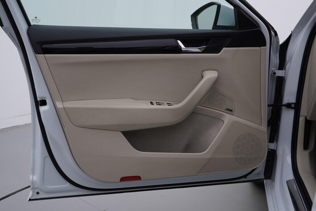 OV190V10094_19.webp_SUPERB L&K 2.0 TSI 162 kW automat