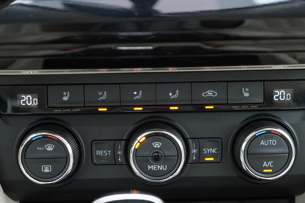 OV190V10094_35.webp_SUPERB L&K 2.0 TSI 162 kW automat