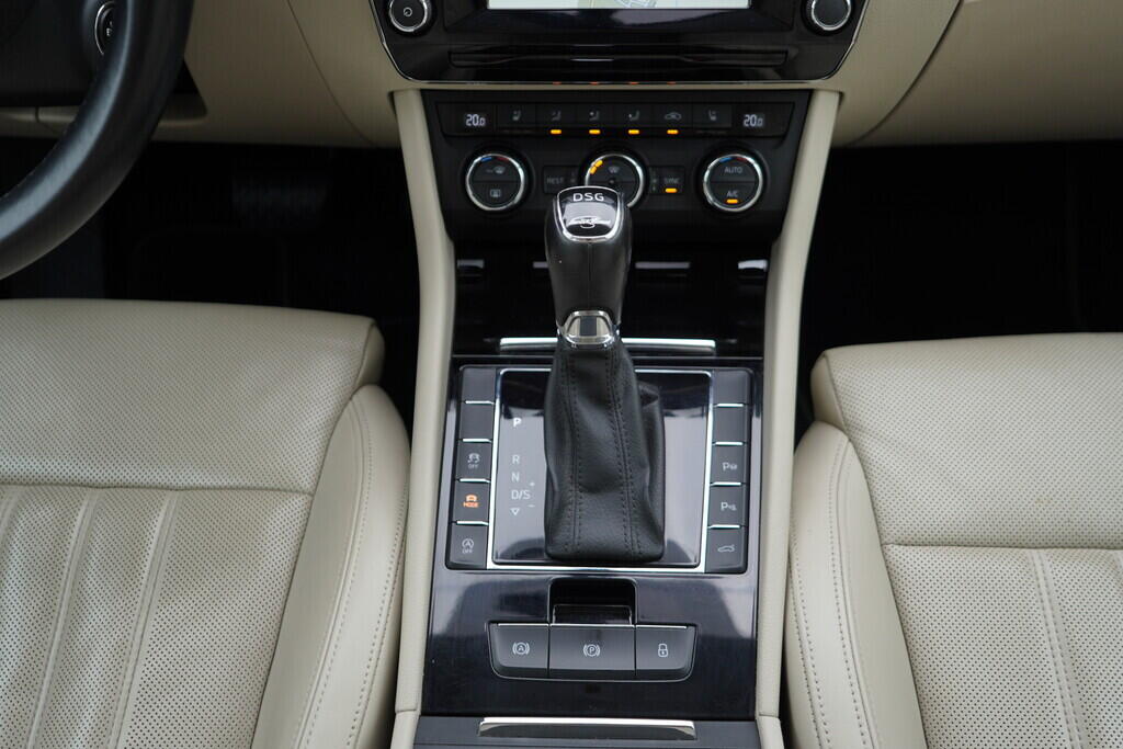 OV190V10094_36.webp_SUPERB L&K 2.0 TSI 162 kW automat