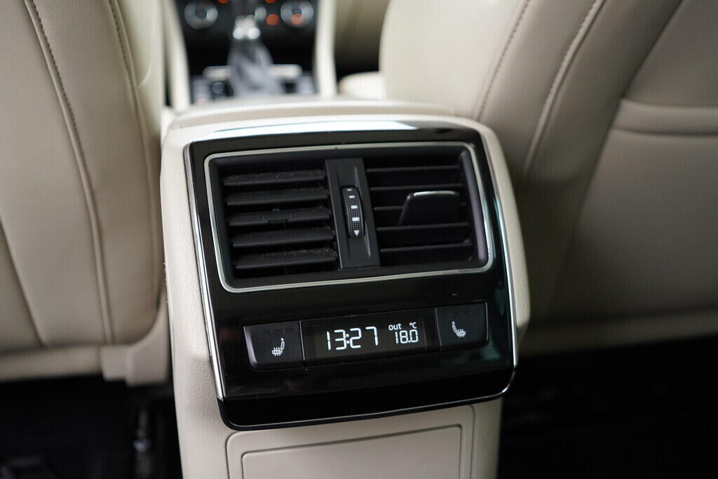 OV190V10094_39.webp_SUPERB L&K 2.0 TSI 162 kW automat