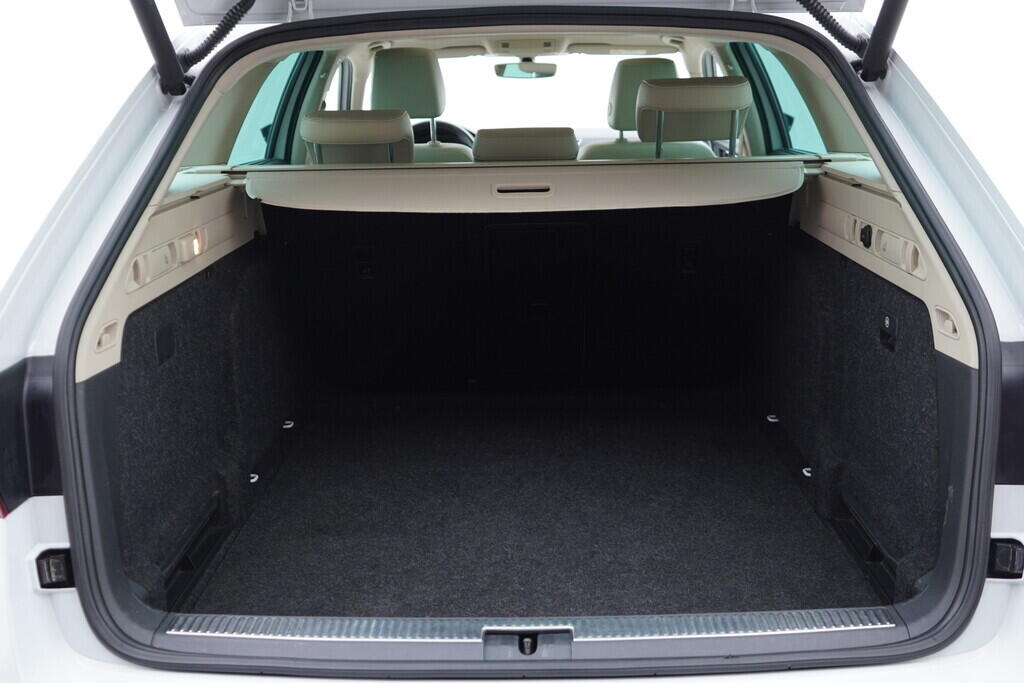 OV190V10094_43.webp_SUPERB L&K 2.0 TSI 162 kW automat