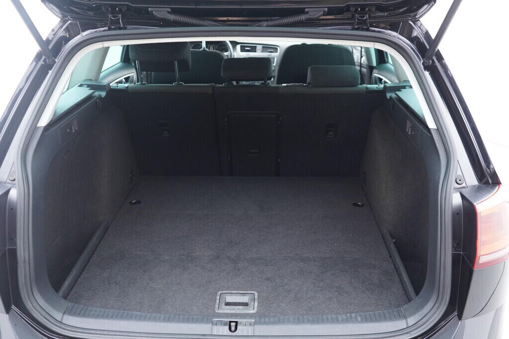 OV190V10097_38.webp_GOLF Comfortline 1.4 TSI 90 kW manuál