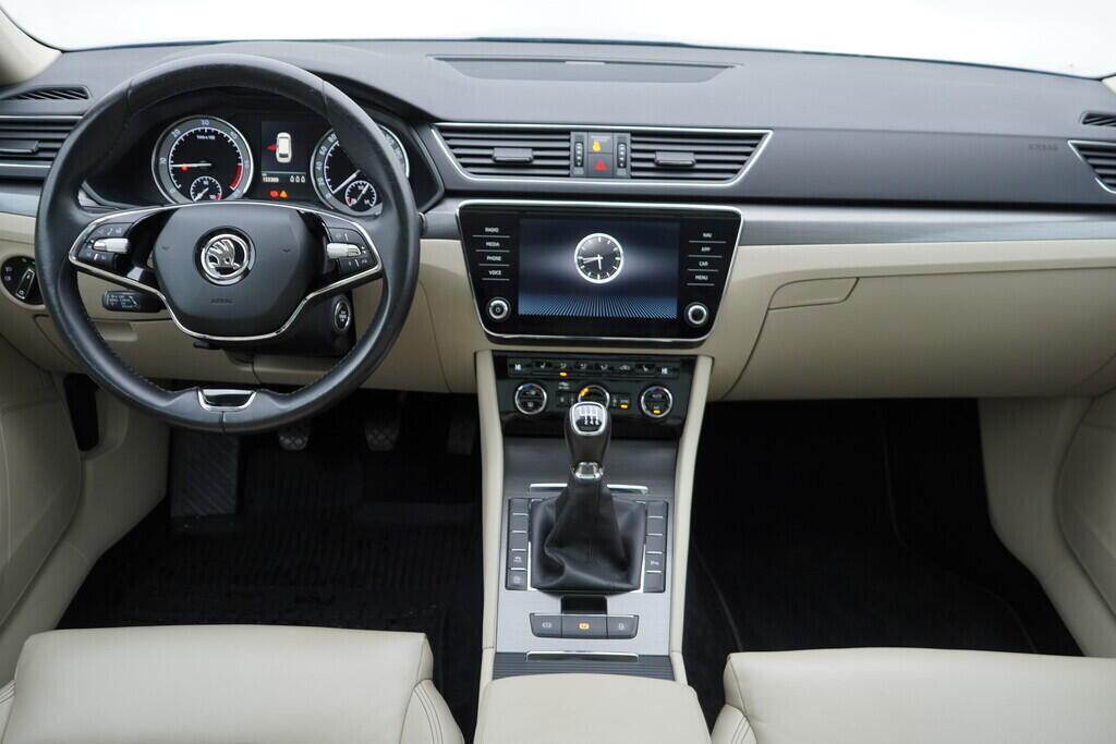 OV190V10109_27.webp_SUPERB Style Plus 2.0 TDI 110 kW manuál, DPH