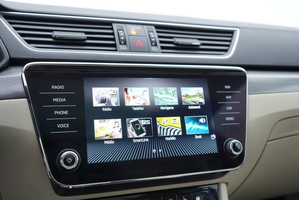 OV190V10109_29.webp_SUPERB Style Plus 2.0 TDI 110 kW manuál, DPH