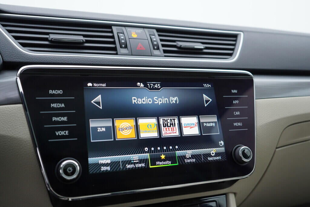 OV190V10109_30.webp_SUPERB Style Plus 2.0 TDI 110 kW manuál, DPH