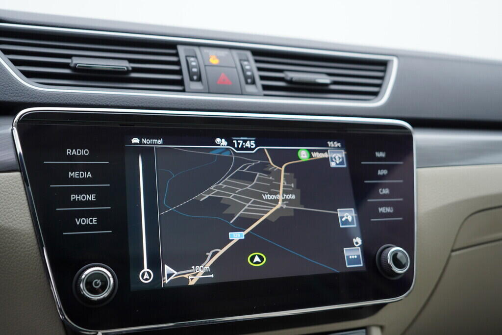 OV190V10109_32.webp_SUPERB Style Plus 2.0 TDI 110 kW manuál, DPH