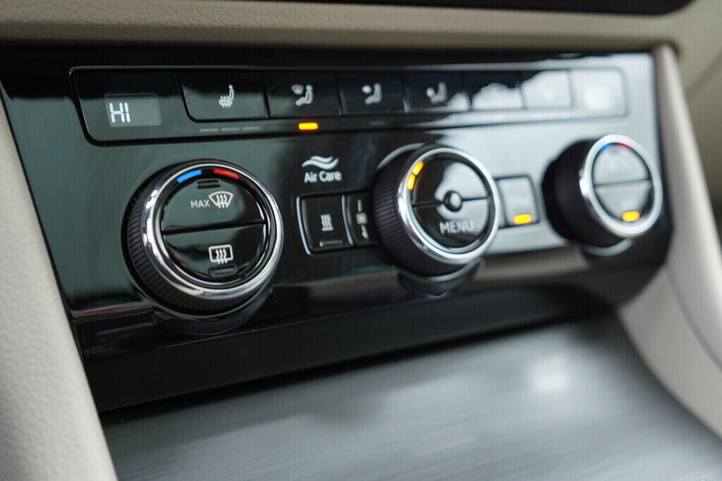 OV190V10109_34.webp_SUPERB Style Plus 2.0 TDI 110 kW manuál, DPH