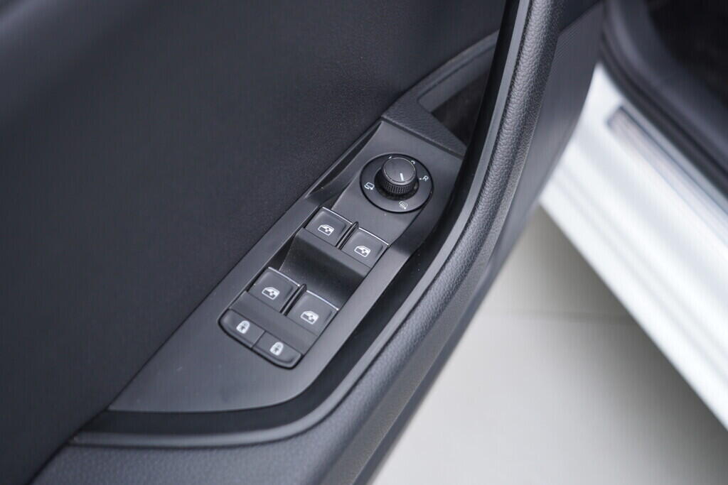 OV190V10112_20.webp_SUPERB Style 2.0 TDI 140 kW automat