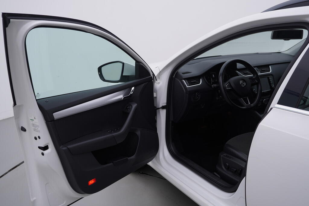 OV190V10117_18.webp_OCTAVIA Elegance 1.4 TSI 103 kW automat