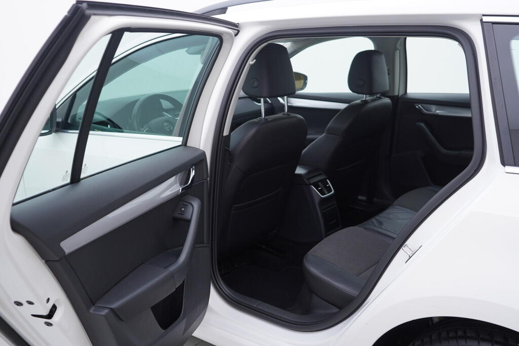 OV190V10117_35.webp_OCTAVIA Elegance 1.4 TSI 103 kW automat