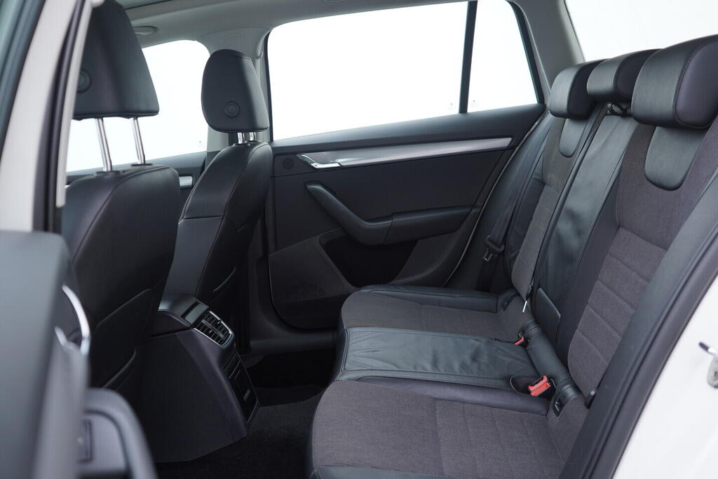 OV190V10117_37.webp_OCTAVIA Elegance 1.4 TSI 103 kW automat