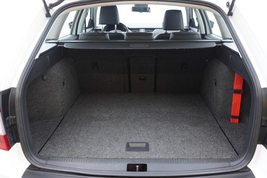 OV190V10117_38.webp_OCTAVIA Elegance 1.4 TSI 103 kW automat