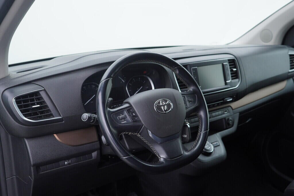 OV190V10120_21.webp_PROACE VERSO Family 2.0 D-4D  130 kW automat, DPH