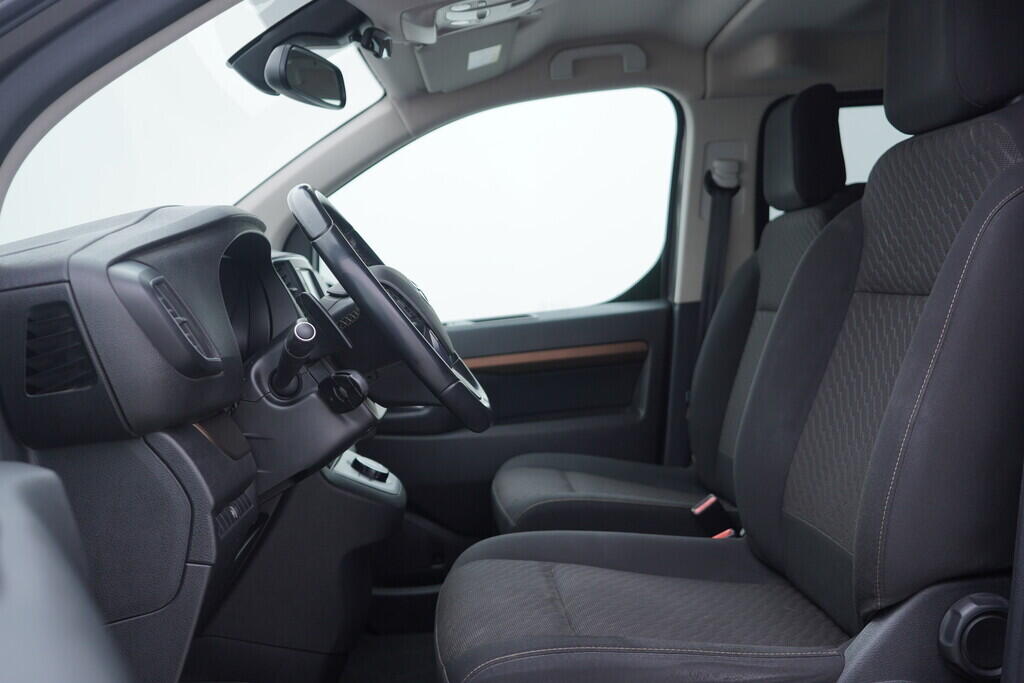 OV190V10120_22.webp_PROACE VERSO Family 2.0 D-4D  130 kW automat, DPH