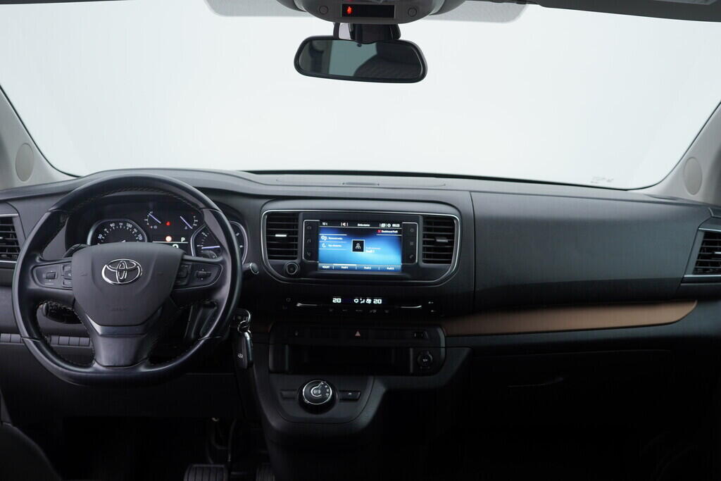 OV190V10120_26.webp_PROACE VERSO Family 2.0 D-4D  130 kW automat, DPH