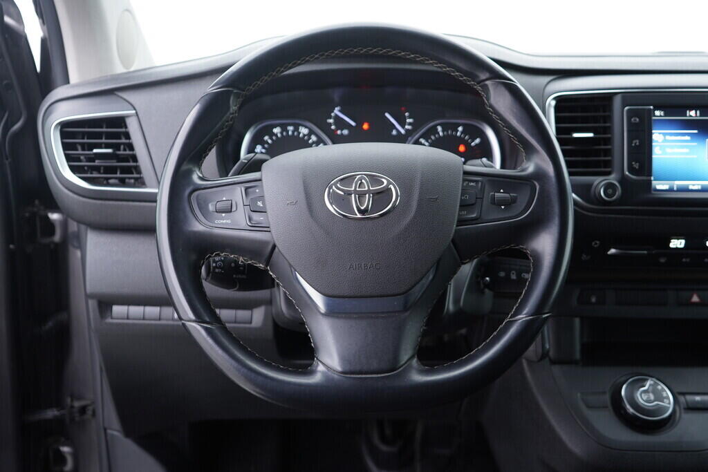 OV190V10120_27.webp_PROACE VERSO Family 2.0 D-4D  130 kW automat, DPH