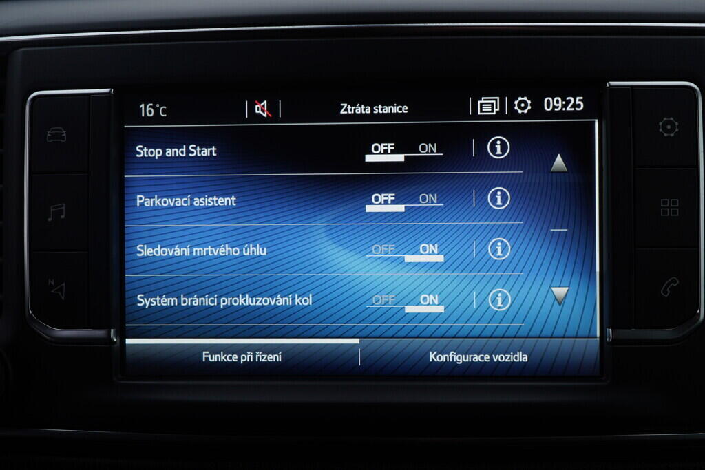 OV190V10120_28.webp_PROACE VERSO Family 2.0 D-4D  130 kW automat, DPH