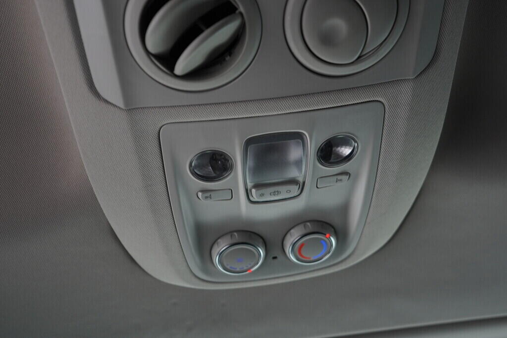 OV190V10120_35.webp_PROACE VERSO Family 2.0 D-4D  130 kW automat, DPH