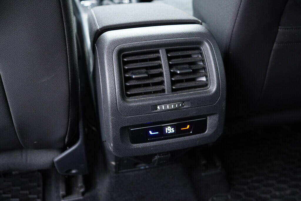 OV190V10122_35.webp_TOURAN CL 2.0 TDI 110 kW automat, DPH