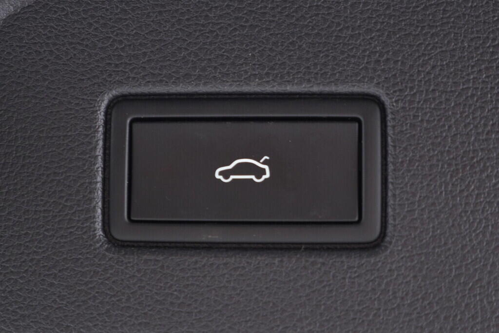 OV190V10122_37.webp_TOURAN CL 2.0 TDI 110 kW automat, DPH