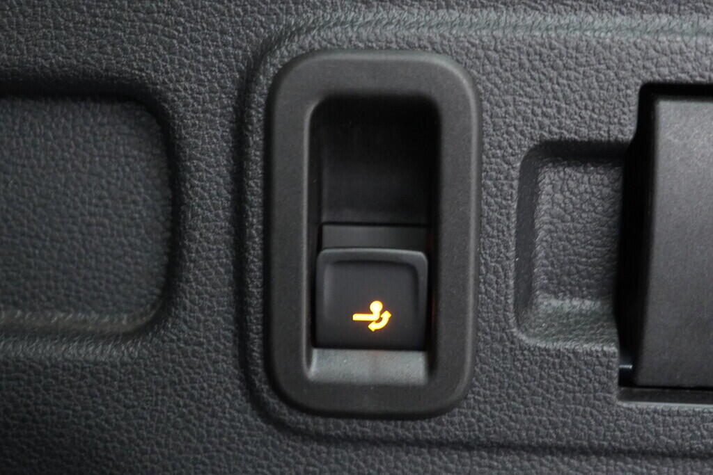 OV190V10122_39.webp_TOURAN CL 2.0 TDI 110 kW automat, DPH