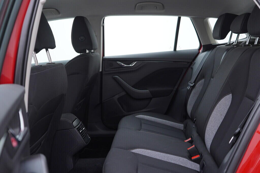 OV190V10124_35.webp_SCALA Selection 1.0 TSI 85 kW manuál, DPH