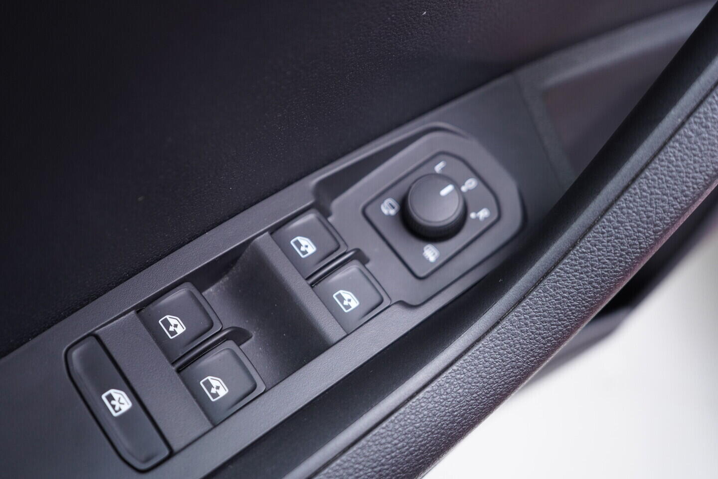 OV190V10127_20.webp_KAROQ Selection 1.5 TSI 110 kW automat, DPH