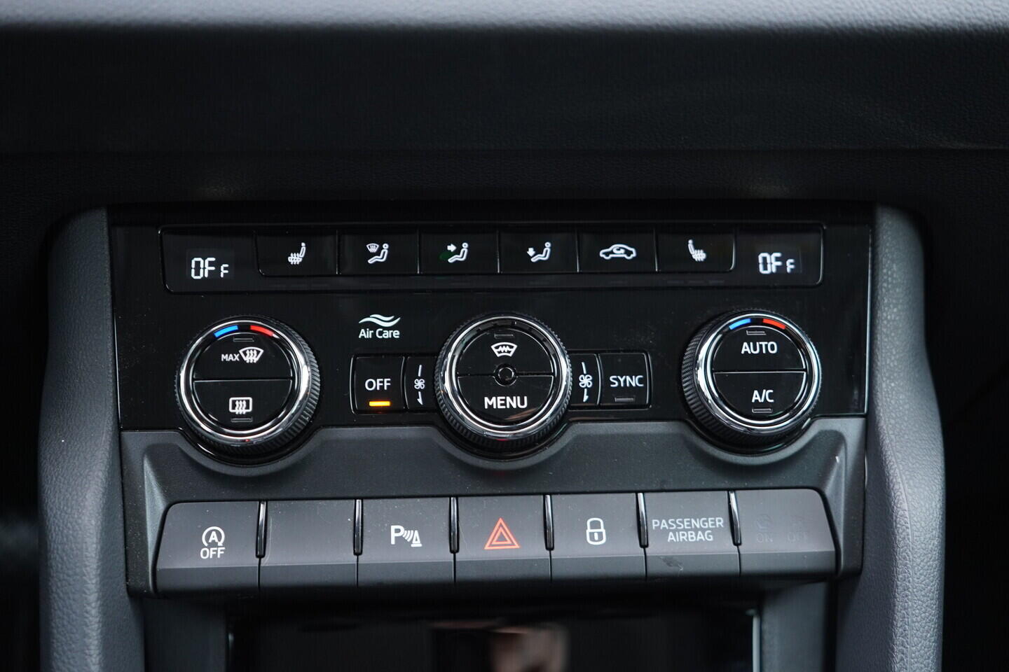 OV190V10127_34.webp_KAROQ Selection 1.5 TSI 110 kW automat, DPH