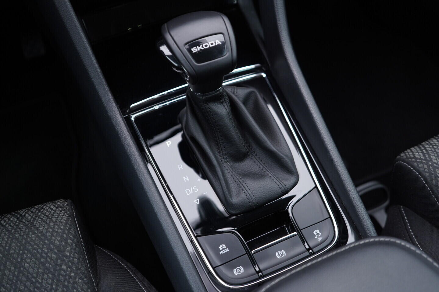 OV190V10127_36.webp_KAROQ Selection 1.5 TSI 110 kW automat, DPH