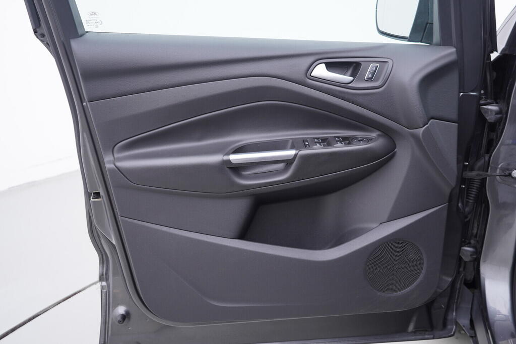 OV190V10130_19.webp_KUGA Titanium 1.5  110 kW manuál