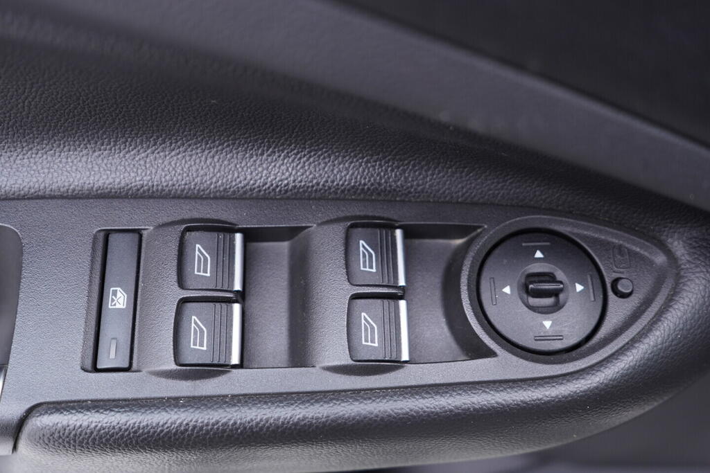 OV190V10130_20.webp_KUGA Titanium 1.5  110 kW manuál