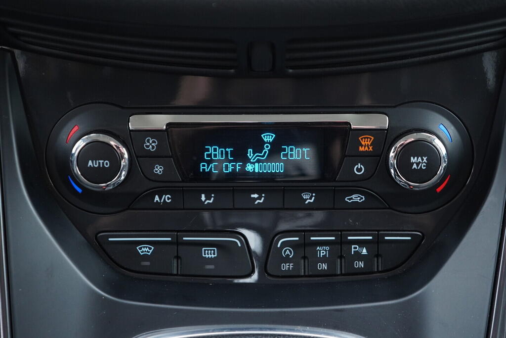 OV190V10130_29.webp_KUGA Titanium 1.5  110 kW manuál