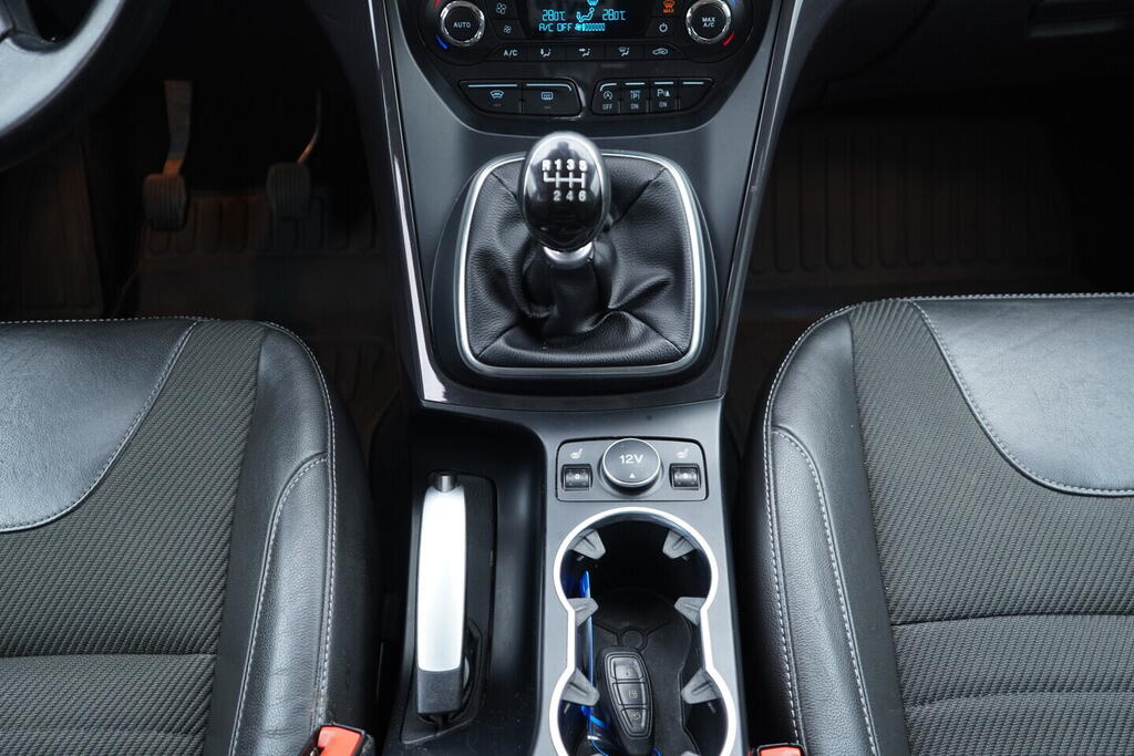 OV190V10130_30.webp_KUGA Titanium 1.5  110 kW manuál