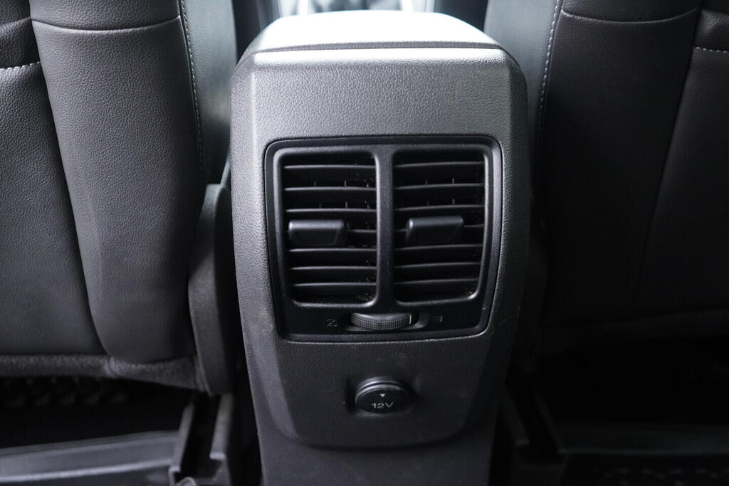 OV190V10130_32.webp_KUGA Titanium 1.5  110 kW manuál