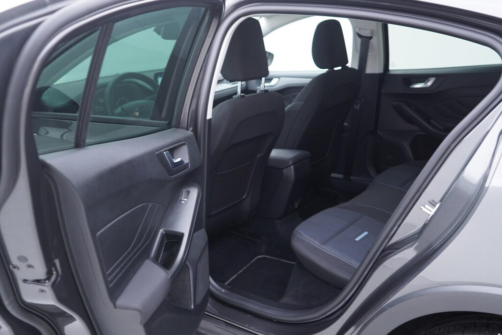 OV190V10132_32.webp_FOCUS Active Titamium 1.0  92 kW manuál