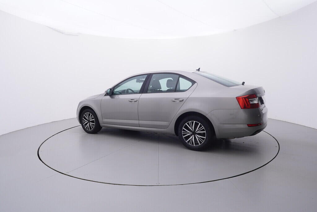 OV190V10153_12.webp_OCTAVIA Ambiente 1.6 TDI 81 kW manuál