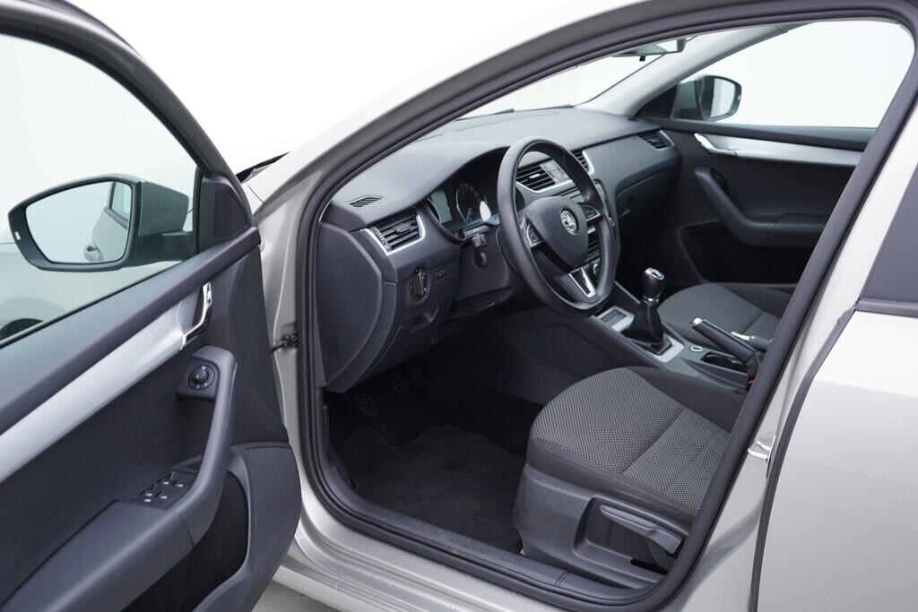 OV190V10153_18.webp_OCTAVIA Ambiente 1.6 TDI 81 kW manuál