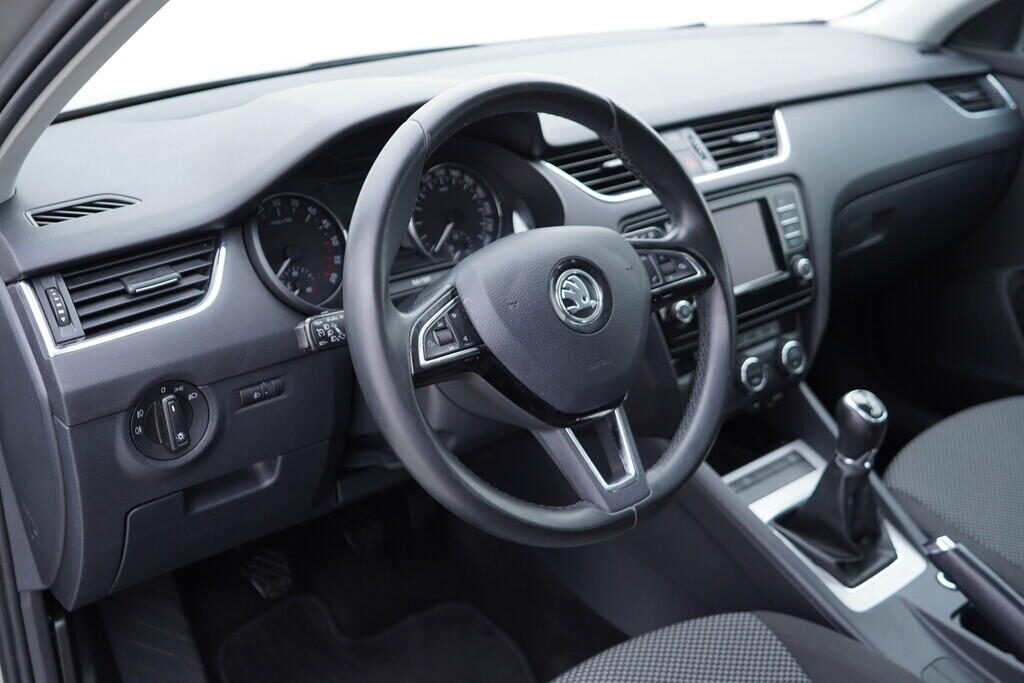 OV190V10153_22.webp_OCTAVIA Ambiente 1.6 TDI 81 kW manuál