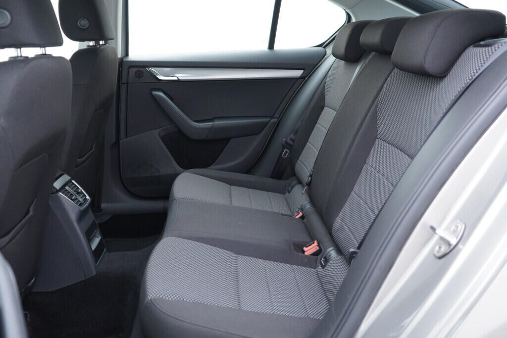 OV190V10153_36.webp_OCTAVIA Ambiente 1.6 TDI 81 kW manuál