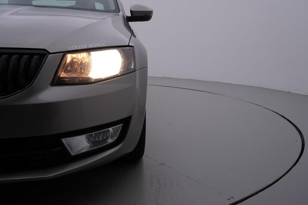 OV190V10153_40.webp_OCTAVIA Ambiente 1.6 TDI 81 kW manuál