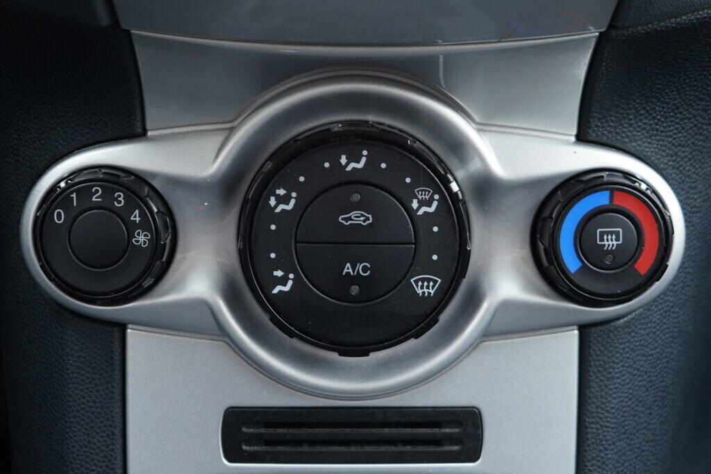 OV190V10154_29.webp_FIESTA  1.2  60 kW manuál