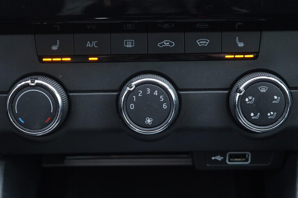 OV190V10156_30.webp_OCTAVIA Ambition 1.5 TSI 110 kW manuál