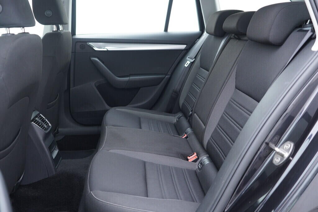 OV190V10156_34.webp_OCTAVIA Ambition 1.5 TSI 110 kW manuál