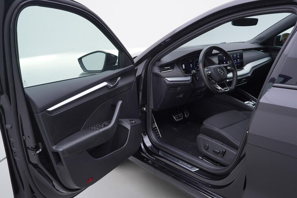 OV190V10162_18.webp_OCTAVIA SportLine 2.0 TDI 110 kW automat