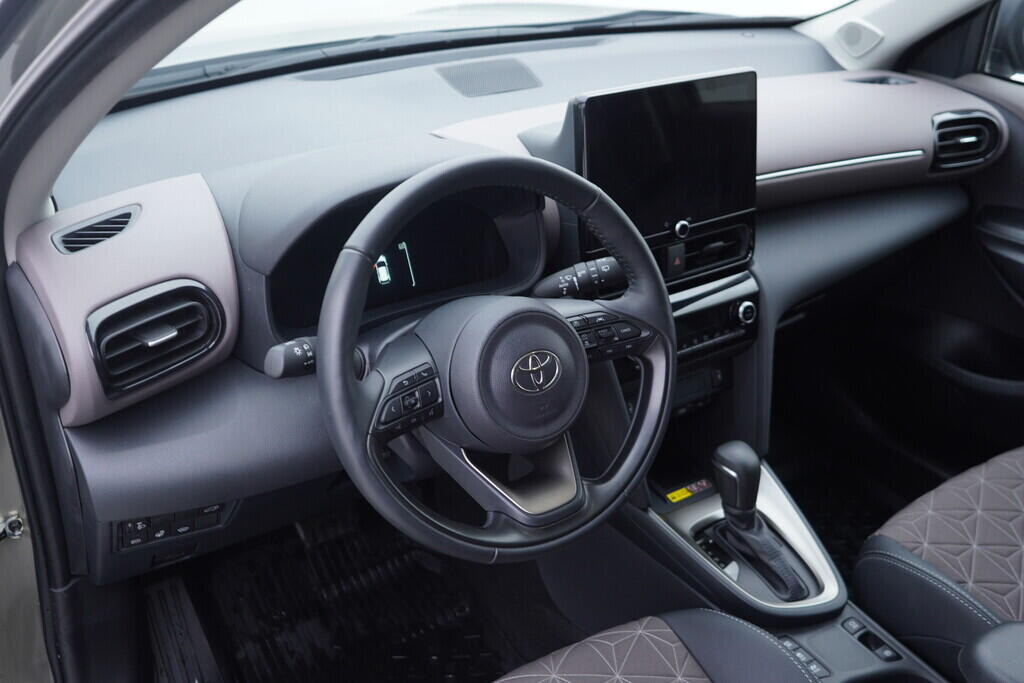 OV190V10163_21.webp_YARIS CROSS Adventure 1.5 HEV 68 kW automat