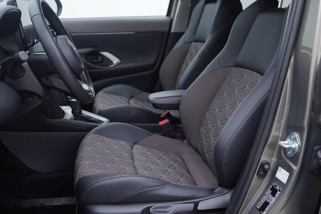 OV190V10163_22.webp_YARIS CROSS Adventure 1.5 HEV 68 kW automat