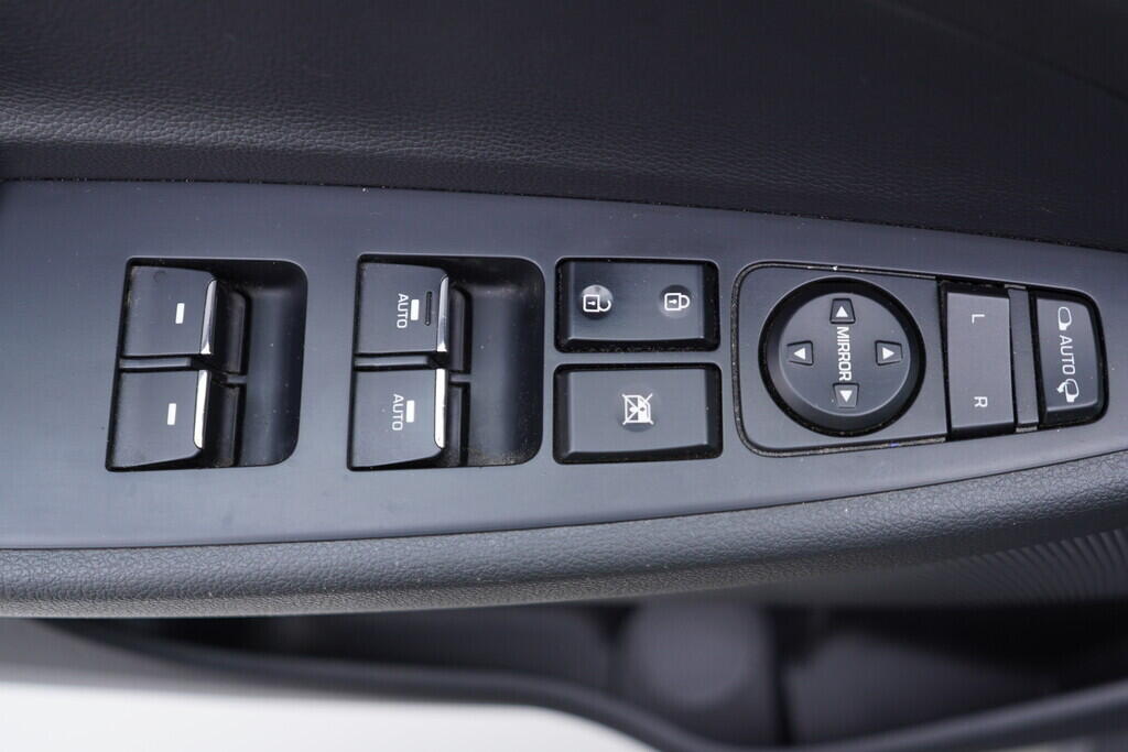 OV190V10164_20.webp_TUCSON Trikolor 1.6  100 kW manuál