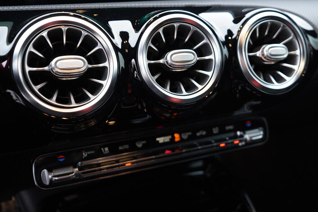 OV190V10171_33.webp_A140 AMG 2.0 Mercedes-AMG A 35 4MATIC (W177) 225 kW automat